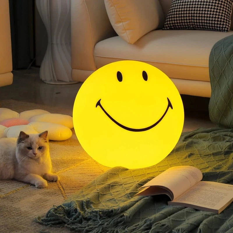 Bærbar Gul Smiley LED Bordlampe - Emoji - Polypropylen - Genopladelig Table Lamp Danmarkmode.dk