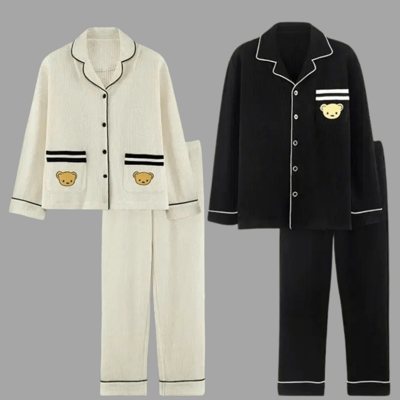Bear Lappe Couple Pyjamas Sæt - Ribbet Strik - Knap Op - Matchende Sæt Pajamas Danmarkmode.dk