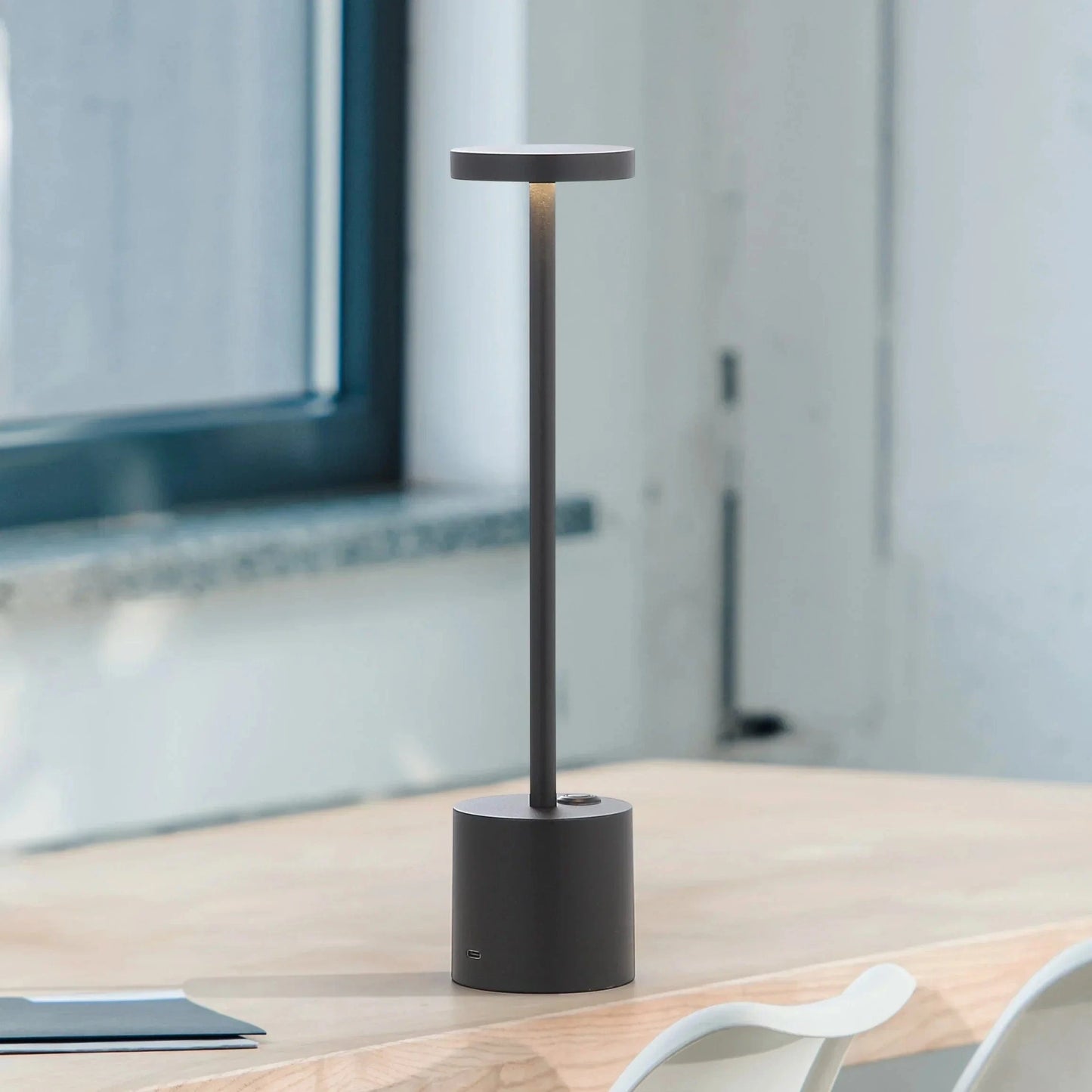 Bordlampe - Stilfuld Genopladelig - Moderne Design - Metal Table Lamp Danmarkmode.dk