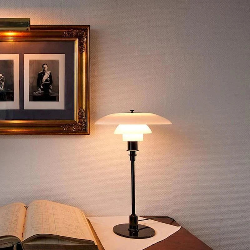 Danish Design PH Glas Bordlampe - Lagdelt Lampeskærm - LED - E27 Pære Table Lamp Danmarkmode.dk