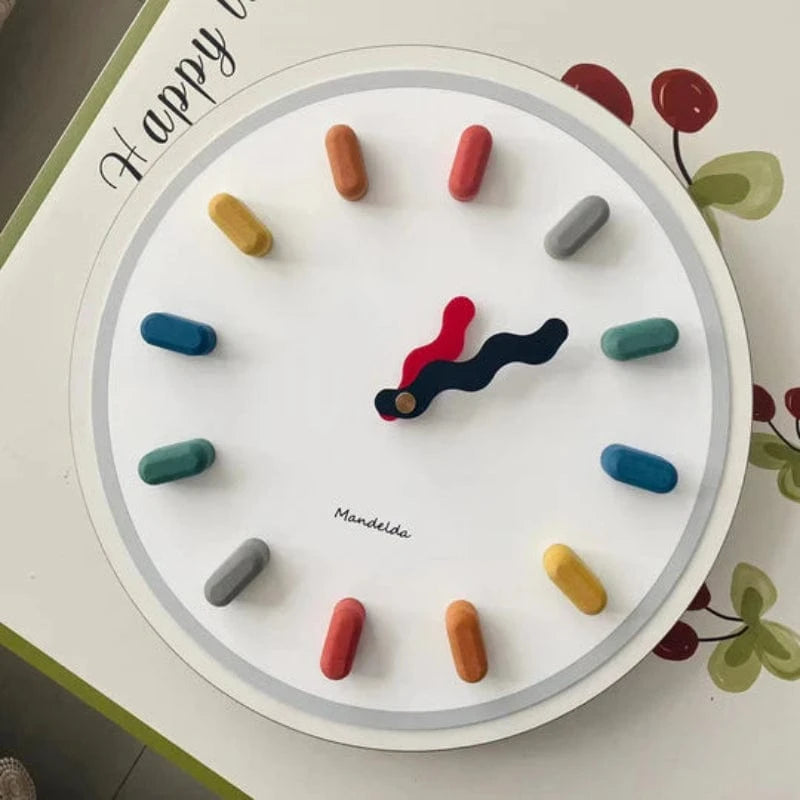 Farverig 3D Kapsel Vægur - Lydløst Vægur - Resin - Ø33cm Wall Clock Danmarkmode.dk