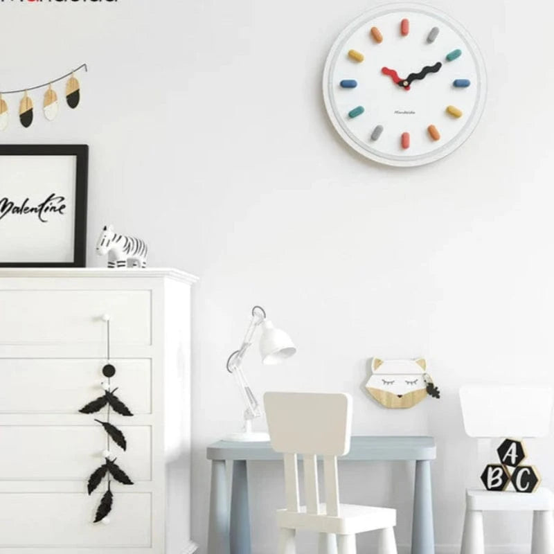 Farverig 3D Kapsel Vægur - Lydløst Vægur - Resin - Ø33cm Wall Clock Danmarkmode.dk
