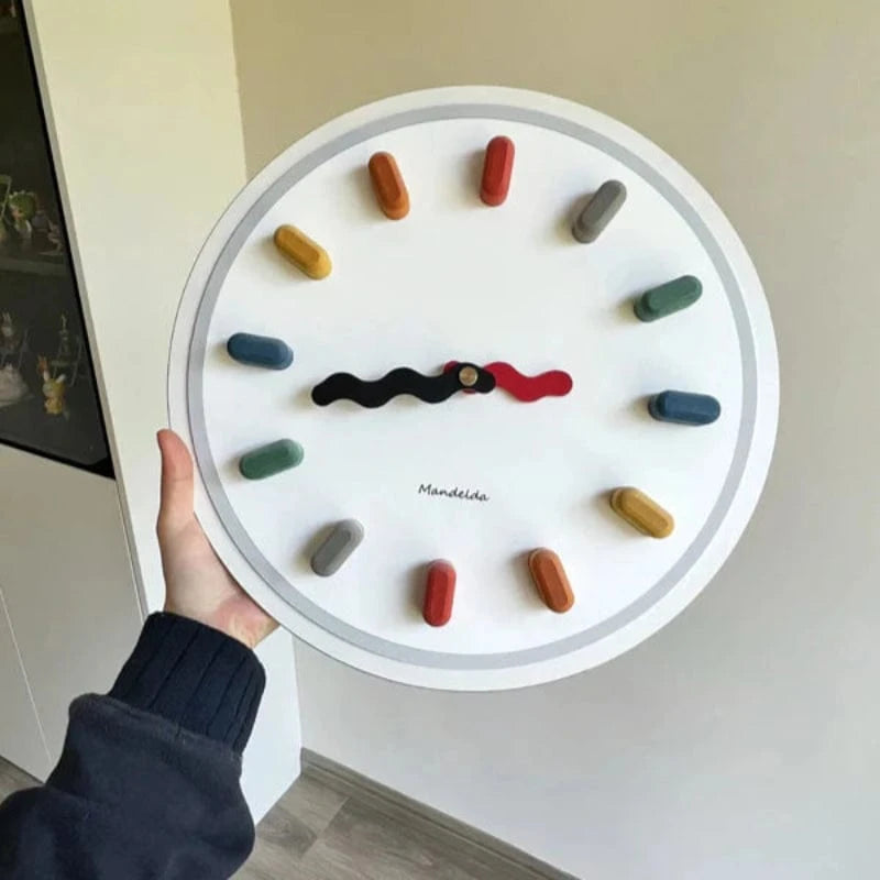 Farverig 3D Kapsel Vægur - Lydløst Vægur - Resin - Ø33cm Wall Clock Danmarkmode.dk