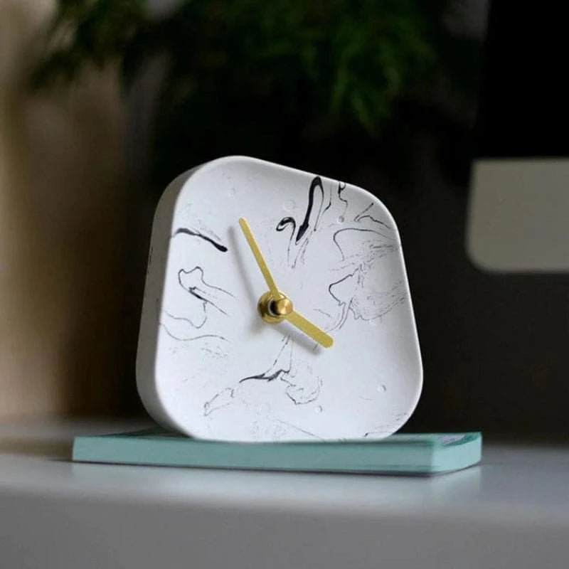 Geometrisk Formet Ikke-tikkende Cement Bordur - Værelsesindretning - Guld - Analog Desk Clocks Danmarkmode.dk