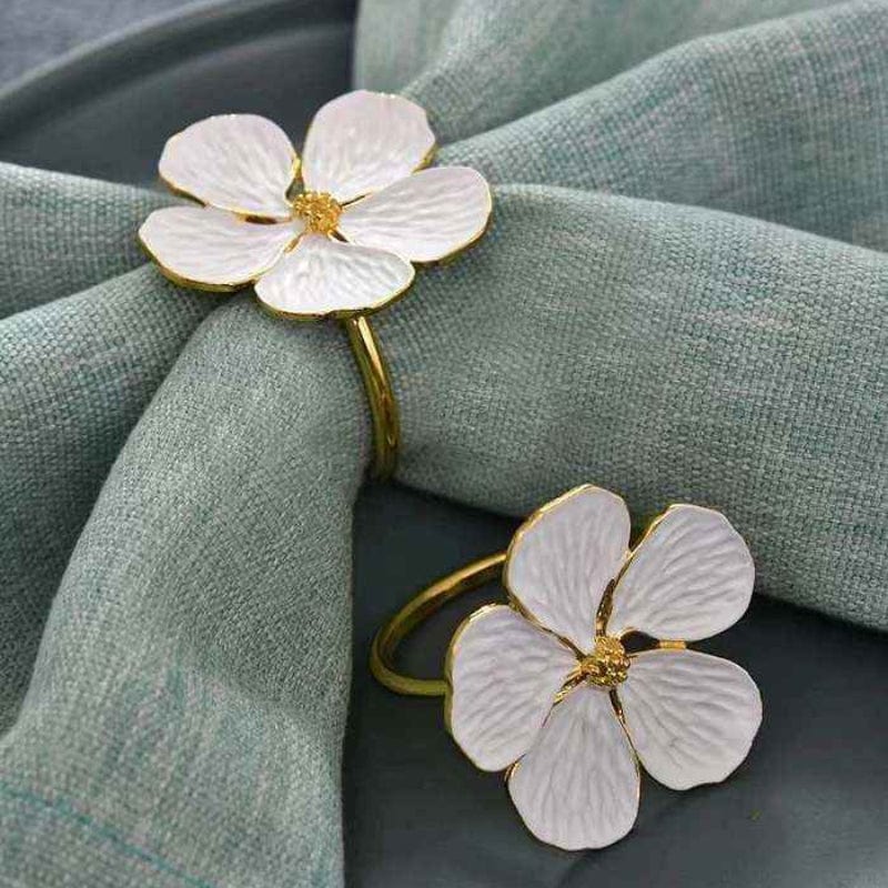 Hvid Blomst Metal Servietringe Sæt - Plum Blossom - Guld - 6 stk. Napkin Rings Danmarkmode.dk