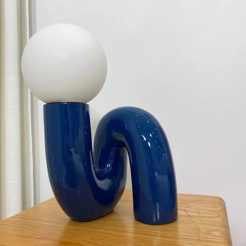 Legesyg S-kurve Glas Bordlampe - Moderne - Resin - Sfære Table Lamp Danmarkmode.dk