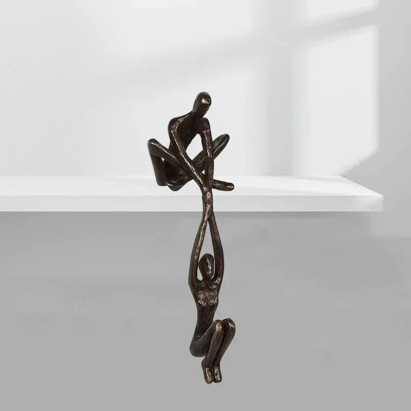 Løftende Par Skulptur - Ornament - Boligindretning - Polyresin Sculpture Statue Danmarkmode.dk