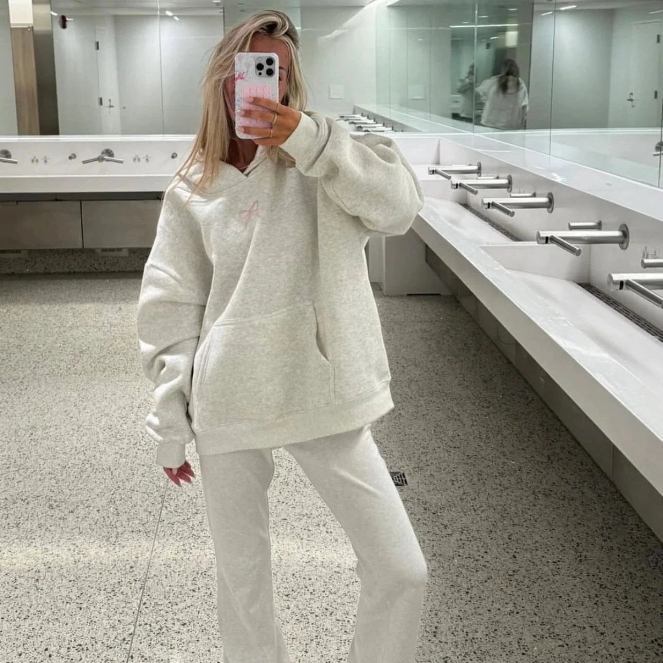 Lyserød Sløjfe Hoodie Dame - Broderet - Oversized Hættetrøje Hoodies Danmarkmode.dk