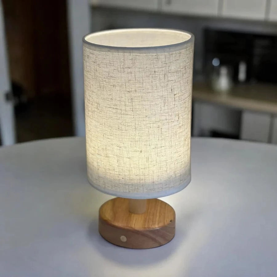 Minimalistisk Træfod Hør Bordlampe - Cylindrisk Skærm - USB Lampe - Genopladelig Table Lamp Danmarkmode.dk