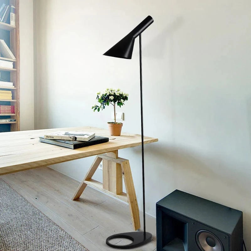 Moderne Konisk Lampeskærm AJ Gulvlampe - Aluminium - E27 Pære Floor Lamps Danmarkmode.dk