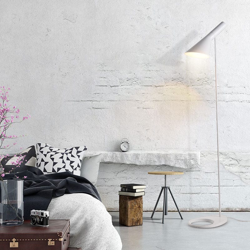 Moderne Konisk Lampeskærm AJ Gulvlampe - Aluminium - E27 Pære Floor Lamps Danmarkmode.dk
