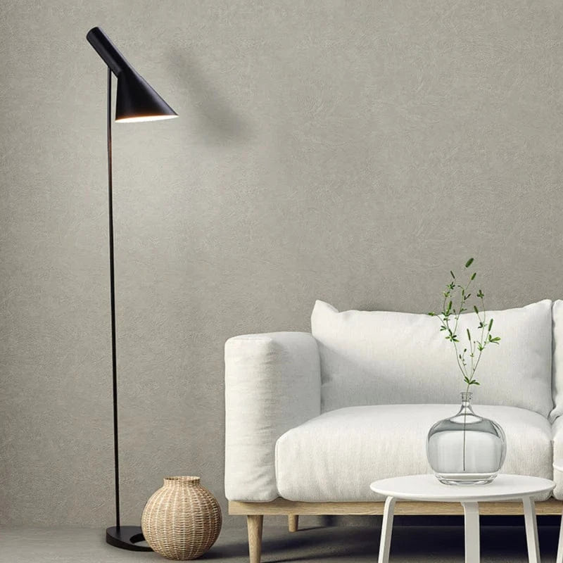 Moderne Konisk Lampeskærm AJ Gulvlampe - Aluminium - E27 Pære Floor Lamps Danmarkmode.dk