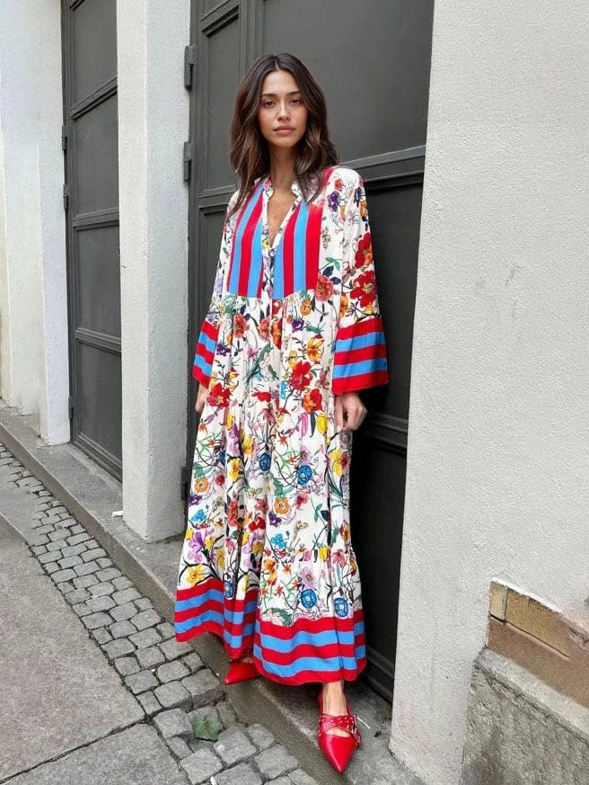 Rød og Grøn Stribet Blomstret Kjole - Maxi - Klokkeærmer - V-hals Dresses Danmarkmode.dk