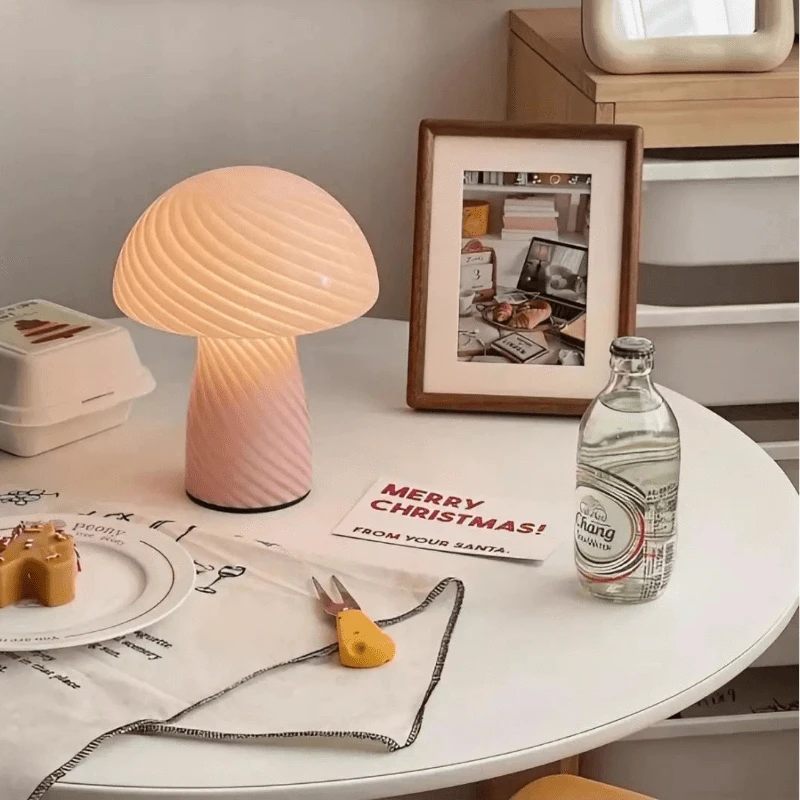 Stribet Mushroom Glas Bordlampe - Glossy - USB Port - Moderne Table Lamp Danmarkmode.dk