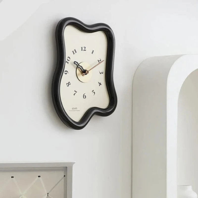 Surrealistisk Smeltning Vægur med Tal - Boligindretning - Lydløst Vægur - MDF Wall Clock Danmarkmode.dk