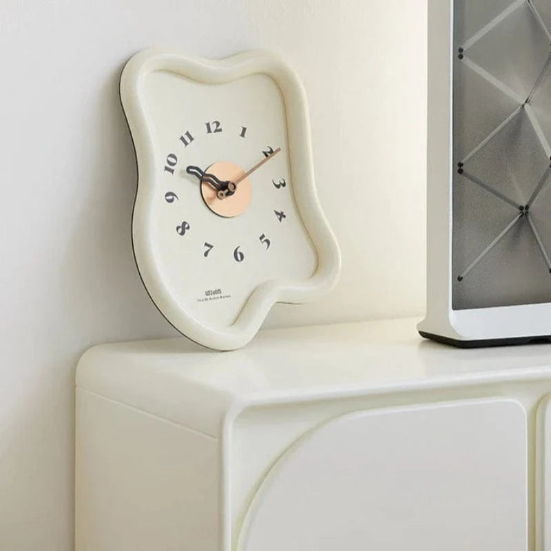 Surrealistisk Smeltning Vægur med Tal - Boligindretning - Lydløst Vægur - MDF Wall Clock Danmarkmode.dk