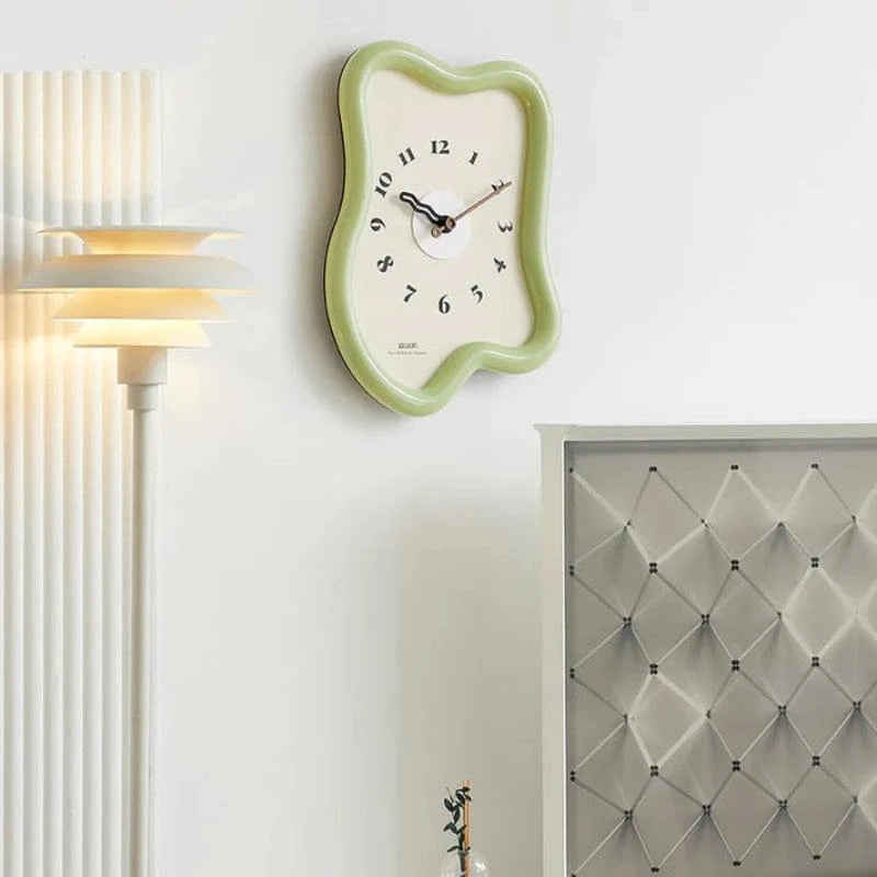 Surrealistisk Smeltning Vægur med Tal - Boligindretning - Lydløst Vægur - MDF Wall Clock Danmarkmode.dk