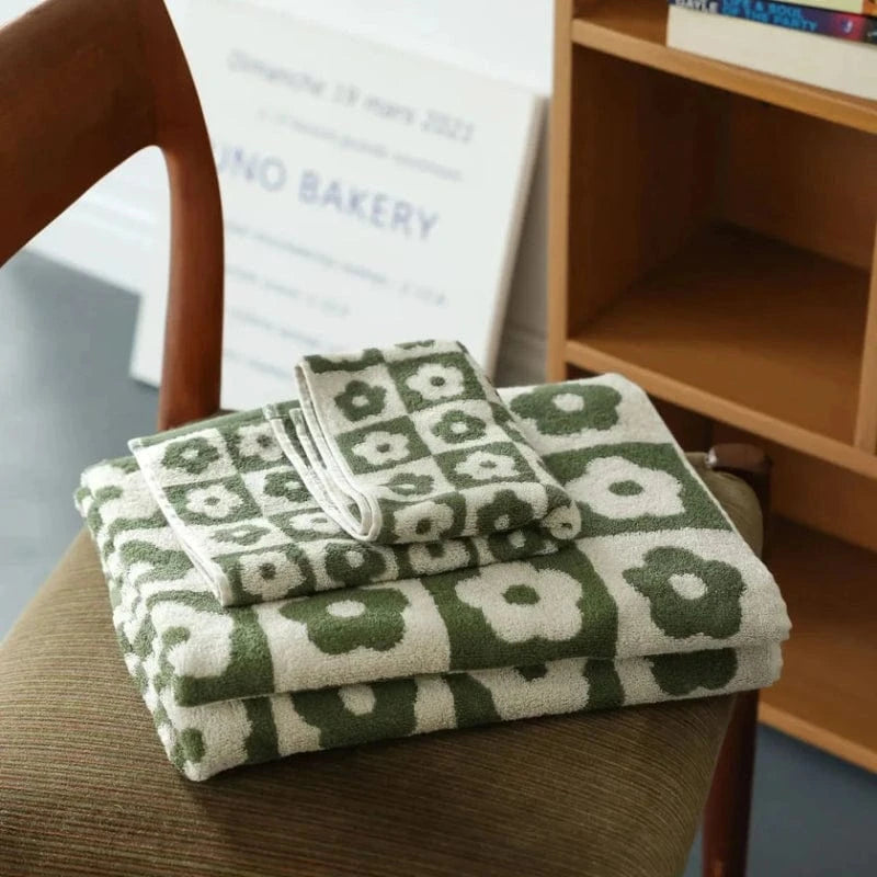 Ternet Blomstermønster Badehåndklæde - Bomuld - Absorberende Bath Towels Danmarkmode.dk