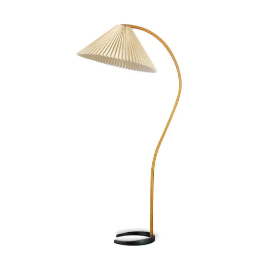 Caprani Buet Træbue Gulvlampe - Plisseret Lampeskærm - Linned - Metal Floor Lamps Danmarkmode.dk