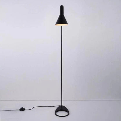 Moderne Konisk Lampeskærm AJ Gulvlampe - Aluminium - E27 Pære Floor Lamps Danmarkmode.dk