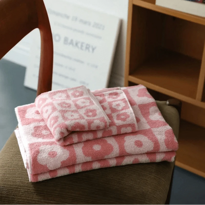 Ternet Blomstermønster Badehåndklæde - Bomuld - Absorberende Bath Towels Danmarkmode.dk